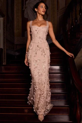 Vestido corsé con escote redondeado y apliques decorativos Vasanta en dorado