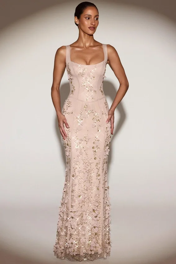 Vestido corsé con escote redondeado y apliques decorativos Vasanta en dorado Vestido corsé con escote redondeado y apliques decorativos Vasanta en dorado