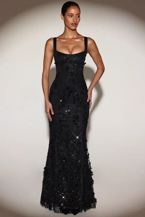 Vestido corsé con escote redondeado y apliques decorativos Vasanta en negro Vestido corsé con escote redondeado y apliques decorativos Vasanta en negro