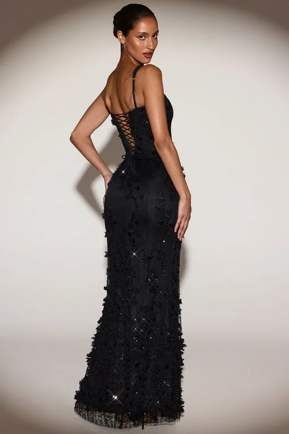 Vestido corsé con escote redondeado y apliques decorativos Vasanta en negro Vestido corsé con escote redondeado y apliques decorativos Vasanta en negro