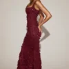 Vestido corsé con escote redondeado y apliques decorativos Vasanta en rojo vino Vestido corsé con escote redondeado y apliques decorativos Vasanta en rojo vino