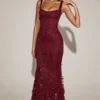 Vestido corsé con escote redondeado y apliques decorativos Vasanta en rojo vino Vestido corsé con escote redondeado y apliques decorativos Vasanta en rojo vino
