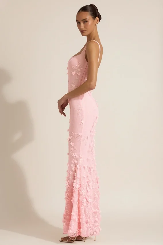 Vestido corsé con escote redondeado y apliques decorativos Vasanta en rosa Vestido corsé con escote redondeado y apliques decorativos Vasanta en rosa