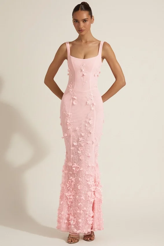 Vestido corsé con escote redondeado y apliques decorativos Vasanta en rosa Vestido corsé con escote redondeado y apliques decorativos Vasanta en rosa