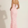 Vestido corsé con escote redondeado y apliques decorativos Vasanta en rosa Vestido corsé con escote redondeado y apliques decorativos Vasanta en rosa