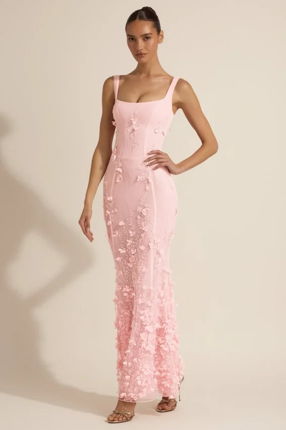 Vestido corsé con escote redondeado y apliques decorativos Vasanta en rosa Vestido corsé con escote redondeado y apliques decorativos Vasanta en rosa