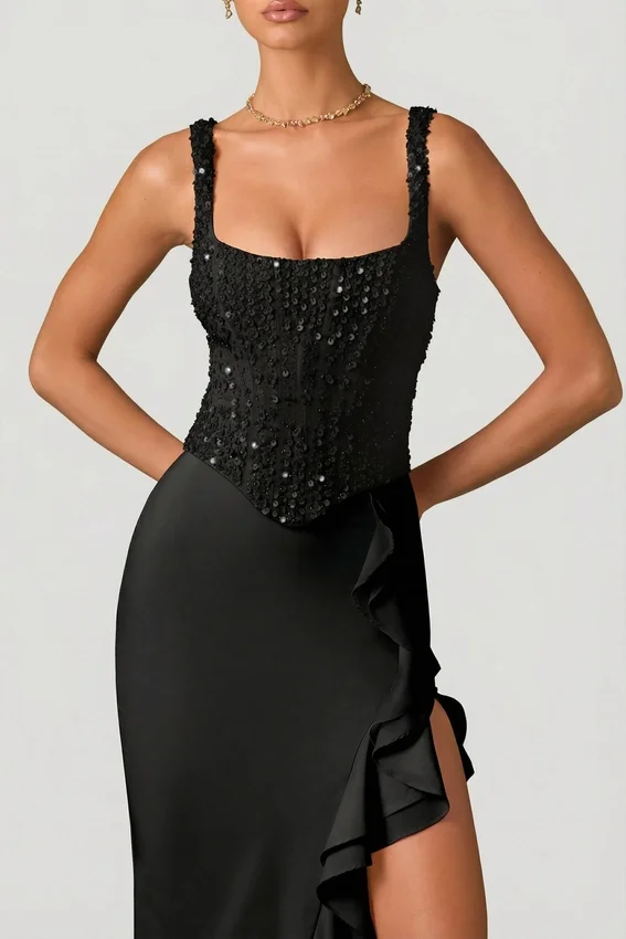 Vestido corsé con volantes y adornos Robina en negro Vestido corsé con volantes y adornos Robina en negro