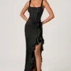 Vestido corsé con volantes y adornos Robina en negro Vestido corsé con volantes y adornos Robina en negro