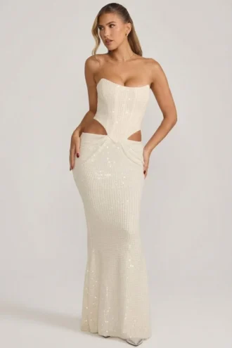 Vestido corsé drapeado con aberturas y adornos Saphira en blanco