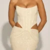 Vestido corsé drapeado con aberturas y adornos Saphira en blanco