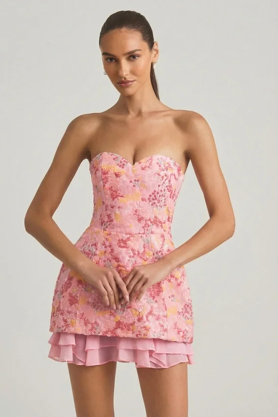 Vestido corsé sin tirantes con adornos Eliselle en rosa Vestido corsé sin tirantes con adornos Eliselle en rosa