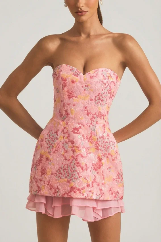Vestido corsé sin tirantes con adornos Eliselle en rosa Vestido corsé sin tirantes con adornos Eliselle en rosa