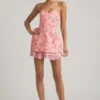 Vestido corsé sin tirantes con adornos Eliselle en rosa Vestido corsé sin tirantes con adornos Eliselle en rosa
