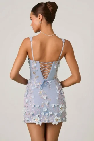Vestido cortito corsé con apliques decorativos Briar en azul cielo