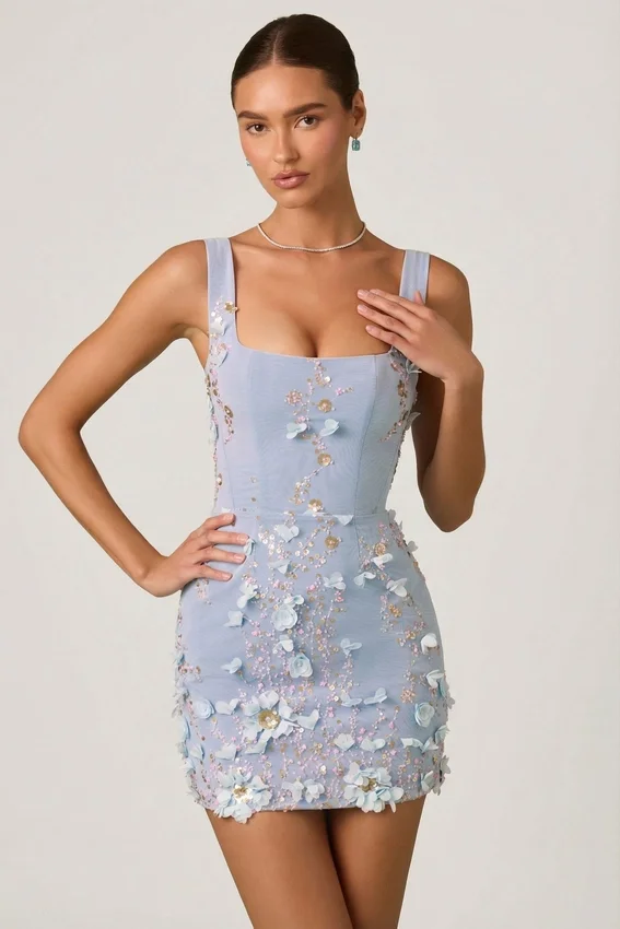 Vestido cortito corsé con apliques decorativos Briar en azul cielo Vestido cortito corsé con apliques decorativos Briar en azul cielo