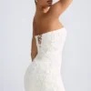 Vestido corto A-line con apliques florales Azaelea en blanco Vestido corto A-line con apliques florales Azaelea en blanco