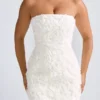 Vestido corto A-line con apliques florales Azaelea en blanco Vestido corto A-line con apliques florales Azaelea en blanco