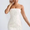 Vestido corto A-line con apliques florales Azaelea en blanco Vestido corto A-line con apliques florales Azaelea en blanco