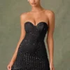 Vestido corto A-line con cuello corazón y adornos Viela en negro Vestido corto A-line con cuello corazón y adornos Viela en negro