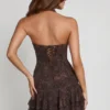 Vestido corto A-line con cuello halter y adornos Costanza en estampado de serpiente Hotfix Vestido corto A-line con cuello halter y adornos Costanza en estampado de serpiente Hotfix