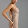 Vestido corto A-line con cuello halter y adornos Lasma en color almendra Vestido corto A-line con cuello halter y adornos Lasma en color almendra