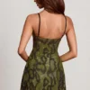 Vestido corto A-line con cuello vuelto y adornos Dianora en estampado de serpiente verde