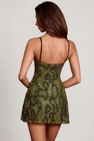 Vestido corto A-line con cuello vuelto y adornos Dianora en estampado de serpiente verde