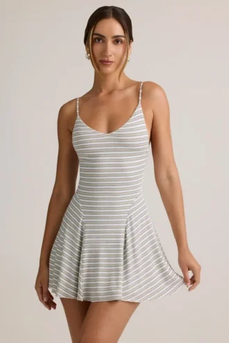 Vestido corto A-line con lazo en la espalda y canalé de modal de Mansi en rayas azules y amarillas