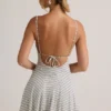 Vestido corto A-line con lazo en la espalda y canalé de modal de Mansi en rayas azules y amarillas