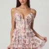 Vestido corto A-line con volantes y cordones Lolina en estampado floral Primrose