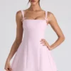 Vestido corto A-line plisado con lazo Cressida en rosa suave Vestido corto A-line plisado con lazo Cressida en rosa suave