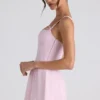 Vestido corto A-line plisado con lazo Cressida en rosa suave Vestido corto A-line plisado con lazo Cressida en rosa suave