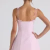 Vestido corto A-line plisado con lazo Cressida en rosa suave Vestido corto A-line plisado con lazo Cressida en rosa suave