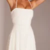 Vestido corto A-line Salerno con adornos en blanco Vestido corto A-line Salerno con adornos en blanco