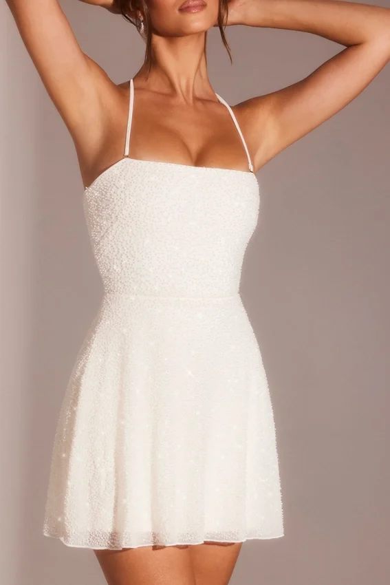 Vestido corto A-line Salerno con adornos en blanco Vestido corto A-line Salerno con adornos en blanco