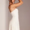 Vestido corto A-line Salerno con adornos en blanco Vestido corto A-line Salerno con adornos en blanco
