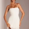 Vestido corto A-line Salerno con adornos en blanco Vestido corto A-line Salerno con adornos en blanco