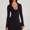 Vestido corto acampanado de jersey suave con cuello redondo Carielle en negro Vestido corto acampanado de jersey suave con cuello redondo Carielle en negro