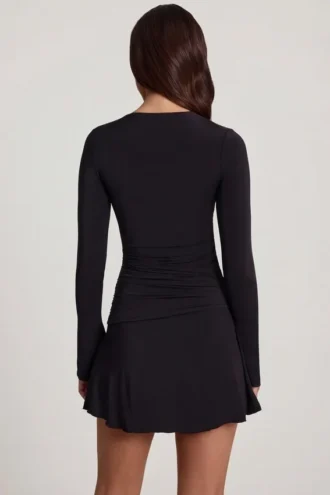 Vestido corto acampanado de jersey suave con cuello redondo Carielle en negro