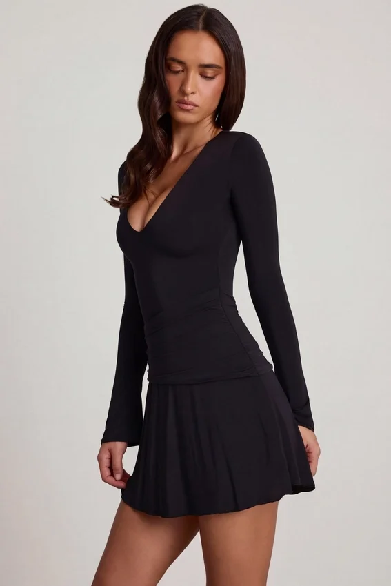 Vestido corto acampanado de jersey suave con cuello redondo Carielle en negro Vestido corto acampanado de jersey suave con cuello redondo Carielle en negro
