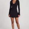 Vestido corto acampanado de jersey suave con cuello redondo Carielle en negro Vestido corto acampanado de jersey suave con cuello redondo Carielle en negro
