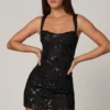 Vestido corto Adia con adornos y corte en A en negro Vestido corto Adia con adornos y corte en A en negro
