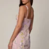Vestido corto Adia con adornos y corte en A en rosa suave Vestido corto Adia con adornos y corte en A en rosa suave