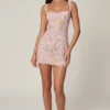 Vestido corto Adia con adornos y corte en A en rosa suave Vestido corto Adia con adornos y corte en A en rosa suave