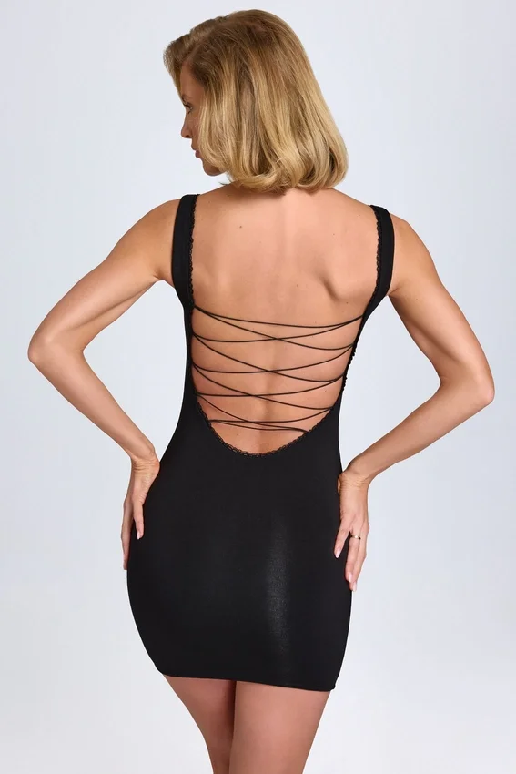 Vestido corto ajustado Aoife con ribete de encaje modal en negro Vestido corto ajustado Aoife con ribete de encaje modal en negro