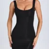 Vestido corto ajustado Aoife con ribete de encaje modal en negro Vestido corto ajustado Aoife con ribete de encaje modal en negro