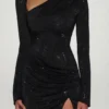 Vestido corto ajustado asimétrico con adornos Nevina en negro Vestido corto ajustado asimétrico con adornos Nevina en negro