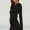 Vestido corto ajustado asimétrico con adornos Nevina en negro Vestido corto ajustado asimétrico con adornos Nevina en negro