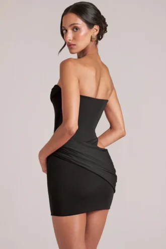 Vestido corto ajustado bandeau Veda en negro
