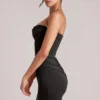 Vestido corto ajustado bandeau Veda en negro Vestido corto ajustado bandeau Veda en negro